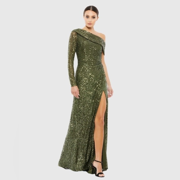 IEENA FOR MAC DUGGAL 26571 NWT
Green Sequined Drop Shoulder Faux Wrap Gown - Picture 1 of 7